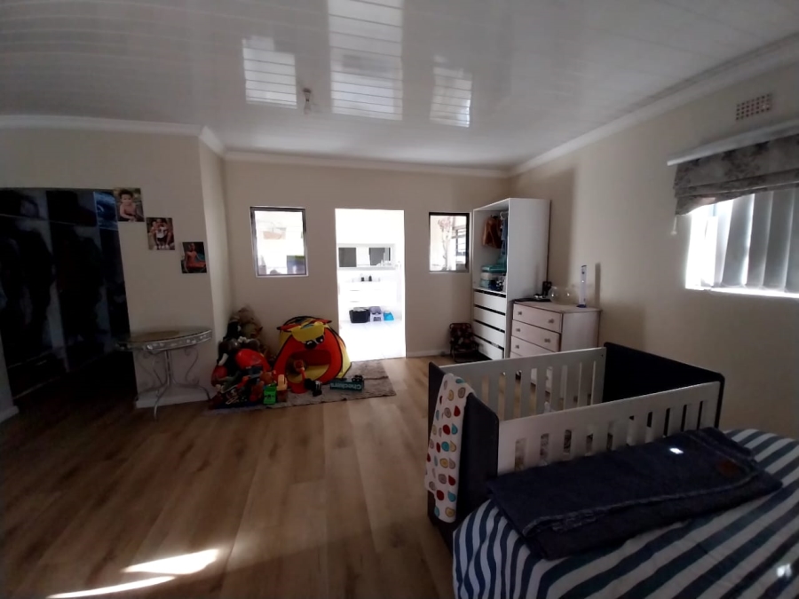 3 Bedroom Property for Sale in Van Riebeeck Park Western Cape